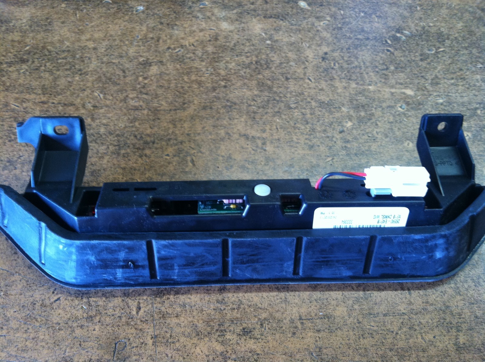 NEW OEM THIRD BRAKE LIGHT / HIGH MOUNT STOP LIGHT PATHFINDER / XTERRA