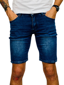 pantaloncini corti strappati