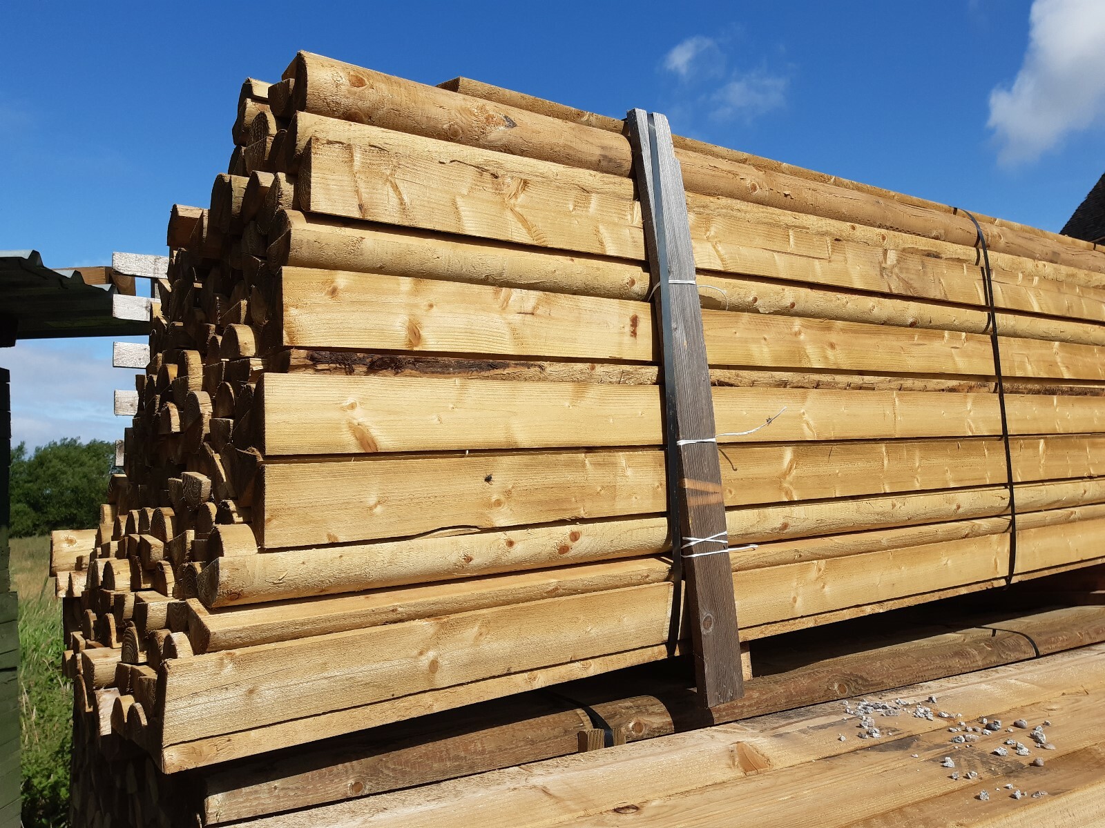 HALF ROUND TREATED POSTS 100X3.66M MACHINED COLLECT OR DELIVERY B46 2AE ...