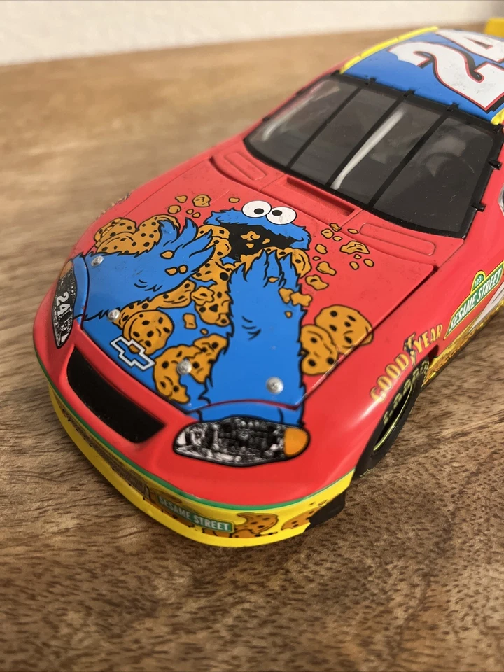 Juguete fundido a presión Cookie Monster Sesame Street Chevrolet Jeff Gordon # 24 NASCAR 1.18 Foto 3 de 4