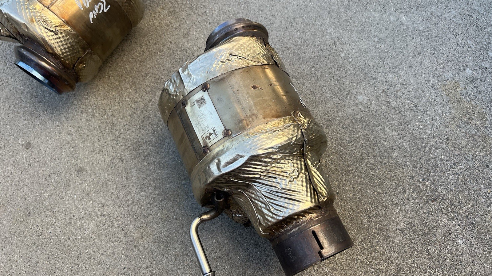 FERRARI SF90 FACTORY EXHAUST MUFFLER OEM PART #867549 #867548