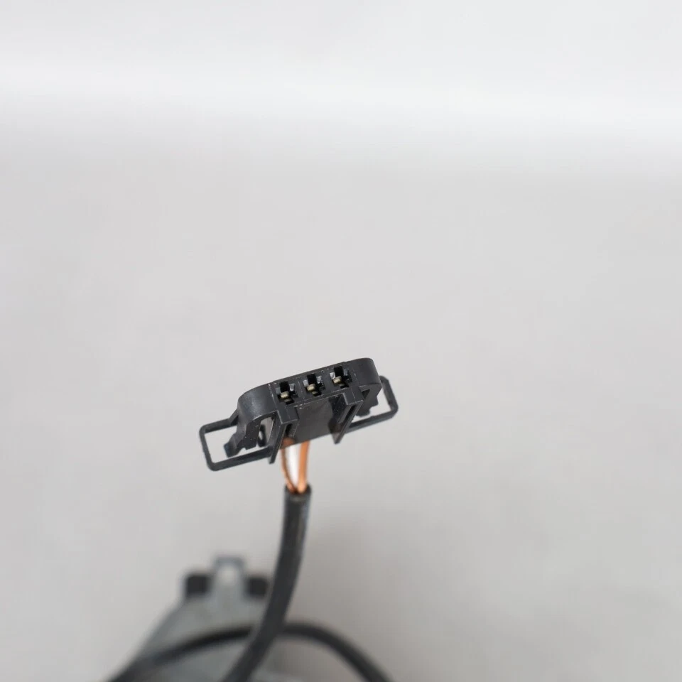 1999-2003 Volkswagen Eurovan Ignition Switch Lock Cylinder 701905851A OEM Used - Imagem 2 de 4