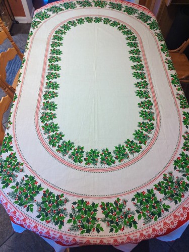 Vintage Christmas Tablecloth Oval Holly Floral Fabric 60x90" - Picture 3 of 17