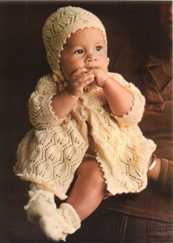 Strickanleitung Kopie 2000.   Baby Strickjacke Stiefel & Mütze.  0-3 Monate  3ply