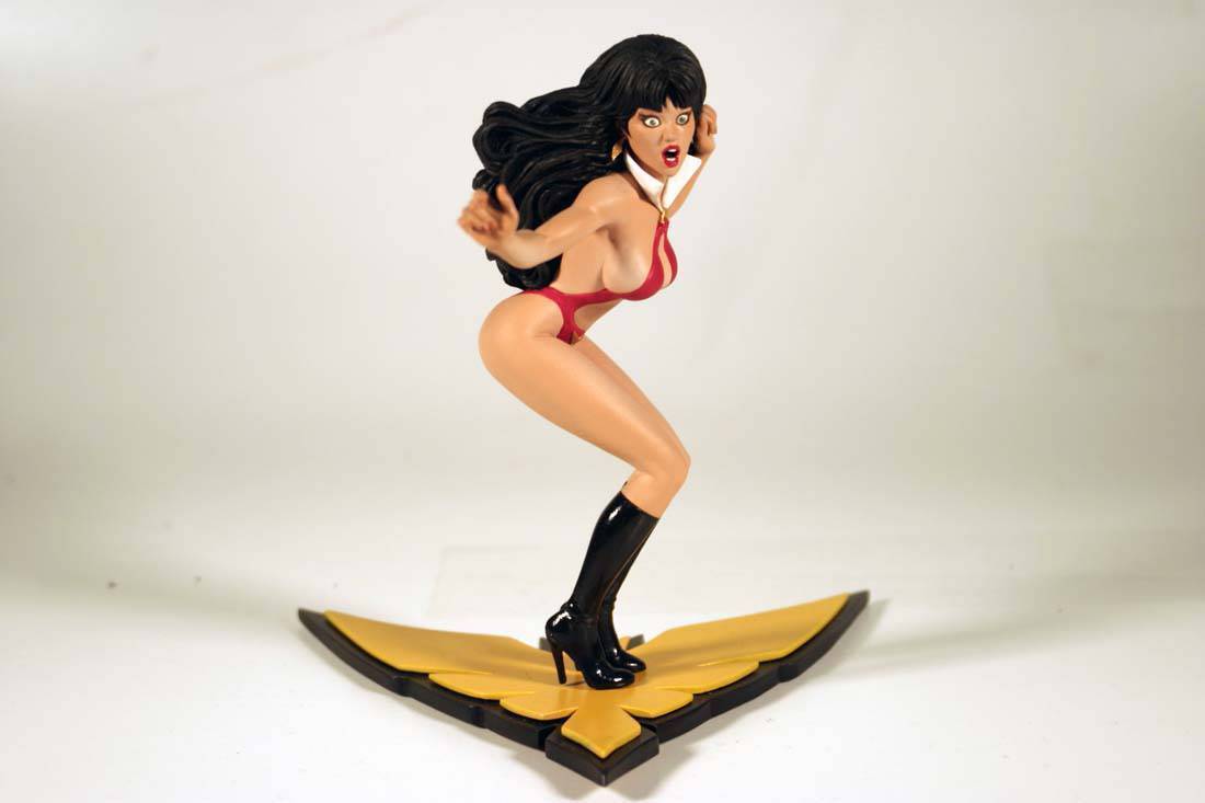 VAMPIRELLA STATUE INSPIROT BY ADAM HUGHES MANUFACTURES VAMPIRELLA STATUE INSPIROT BY ADAM HUGHES MANUFACTURES