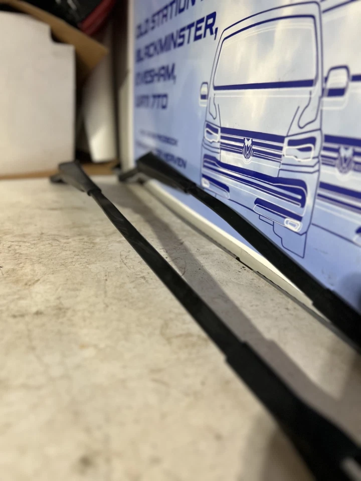 VW T6 T6.1 TRANSPORTER GENUINE PAIR OF FRONT WIPER ARM SET - Image 2 of 4