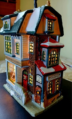 LeMax Christmas Village Lighted House Nelson s Photography, 2002  Rare NOS