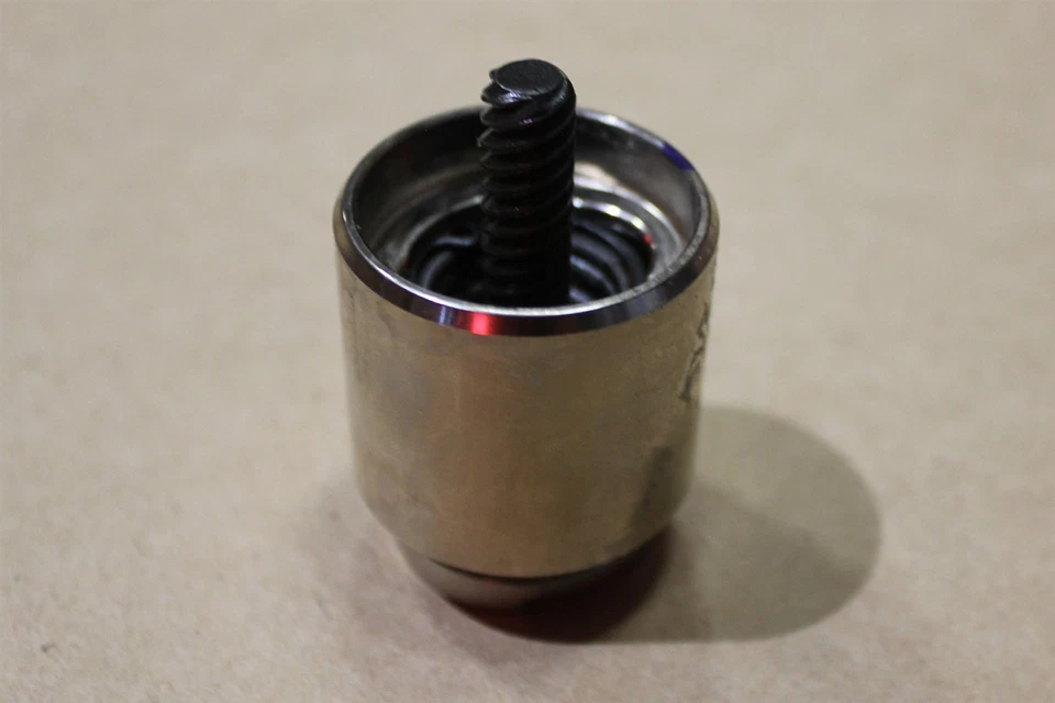 Pistón de pinza de freno de disco trasero 18048686 GM nuevo stock antiguo nuevo fabricante original Foto 2 de 4