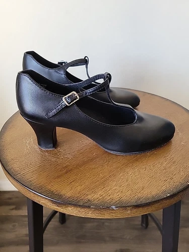 Capezio Women's Jr. Footlight T-Strap Dance Shoe Size 6 M Black Pumps 