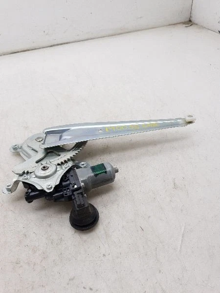 REGULADOR VENTANA PUERTA TRASERA LADO CONDUCTOR CUATRO TOYOTA PRIUS C 12-18  Foto 3 de 4