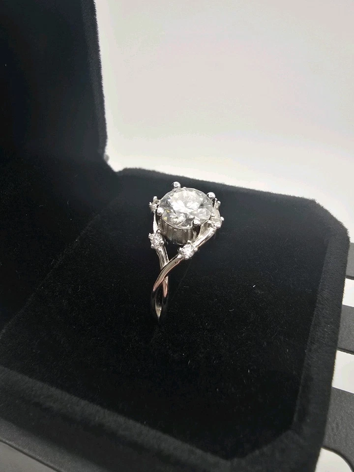 Кольцо из чистого серебра с муассанитом бриллиантом 1,5 карата размер 8 для женщин - Изображение 3 из 4