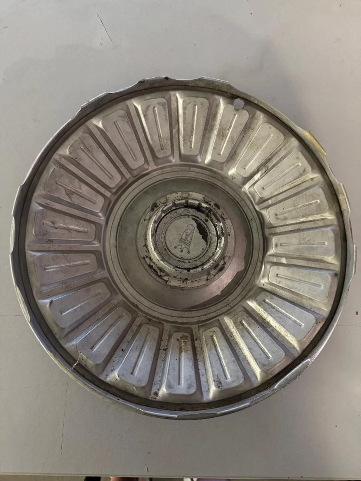 X1 DE COLECCIÓN 1967-1972 FORD GALAXIE LTD TAPACUBOS CUBIERTA DE RUEDA TAPA CENTRAL TIENE DESGASTE Foto 4 de 4