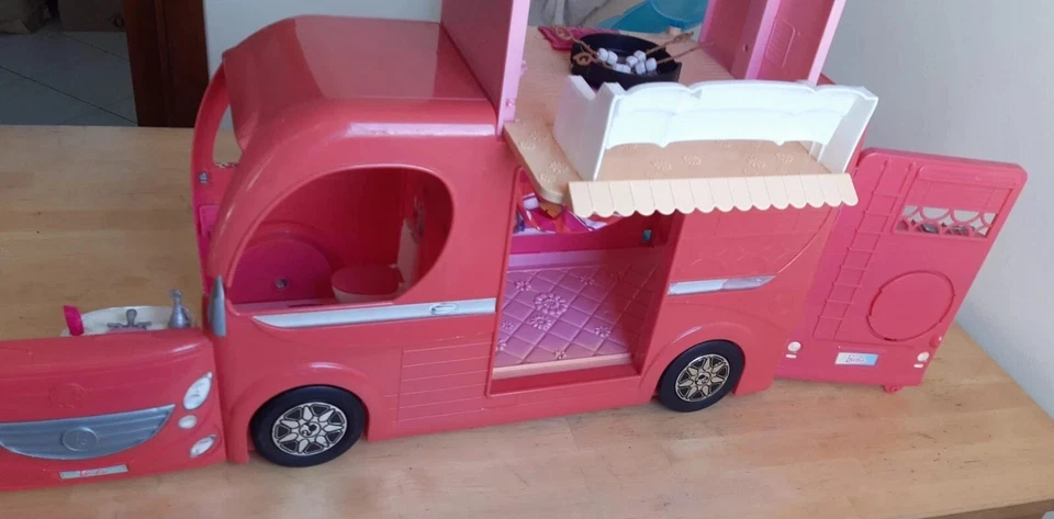 BARBIE MATTEL POP UP CAMPER CAMPING SCIVOLO D'ACQUA CON SCATOLA MOLTI ACCESSORI - Imagen 4 de 4