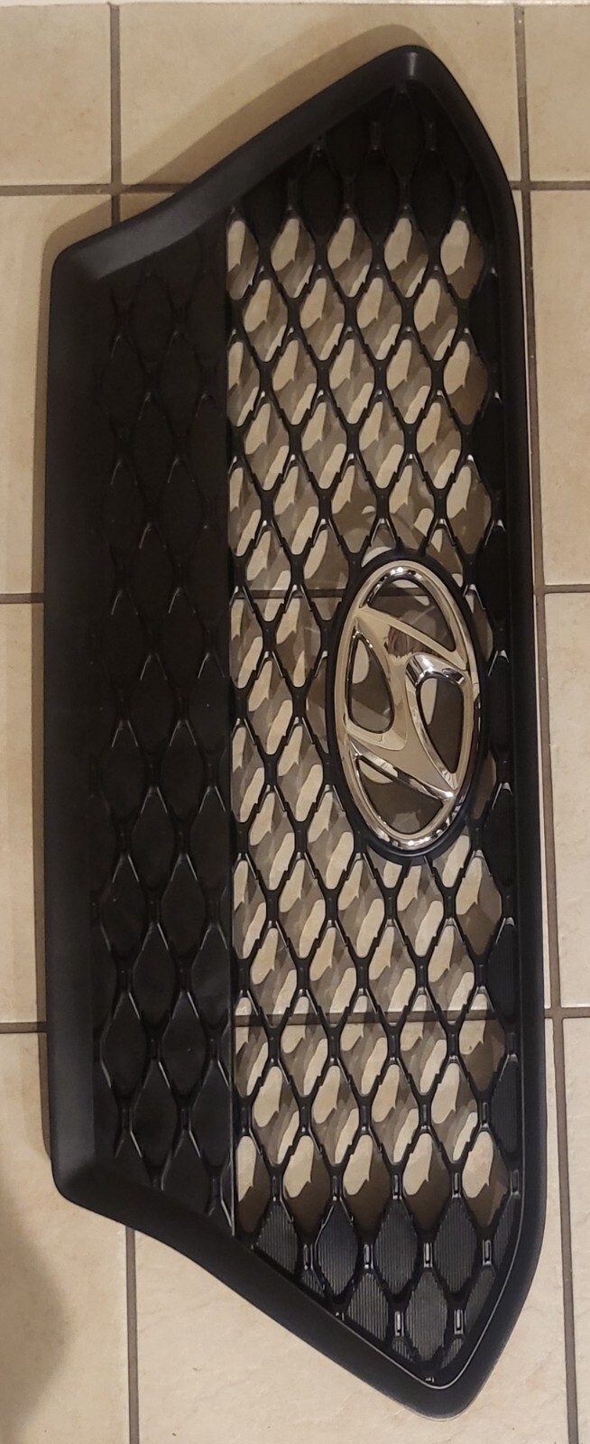 OEM Front bumper upper grille hyundai kona black 86350J9000 w / EMBLEM