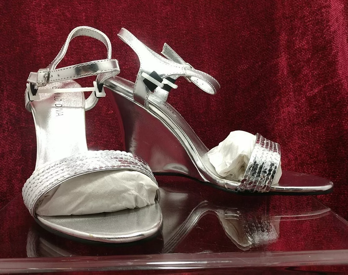 Wild Diva Macia 13 Silver Size 7.5 Women s Wedge Heel Sandal Shoes