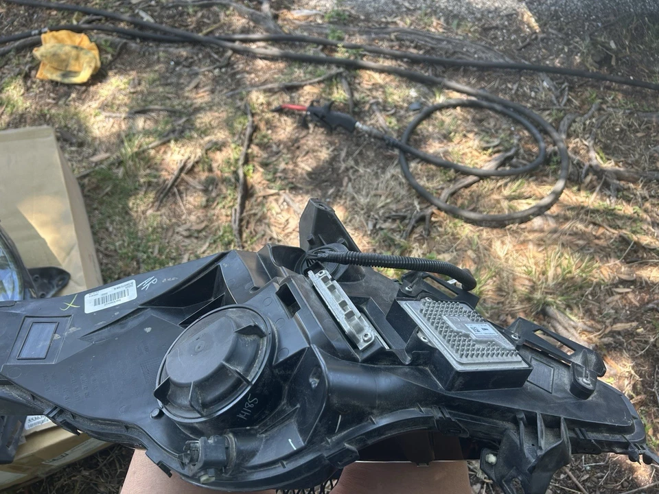 Faro derecho pasajero Chevrolet Corvette 2014-2017 OEM 23425435  Foto 2 de 4