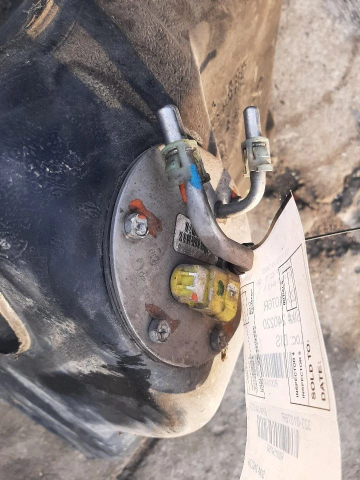 1999 雪佛兰 CORVETTE 乘客右油箱二次辅助 12458240 — 第 2/4 张图片