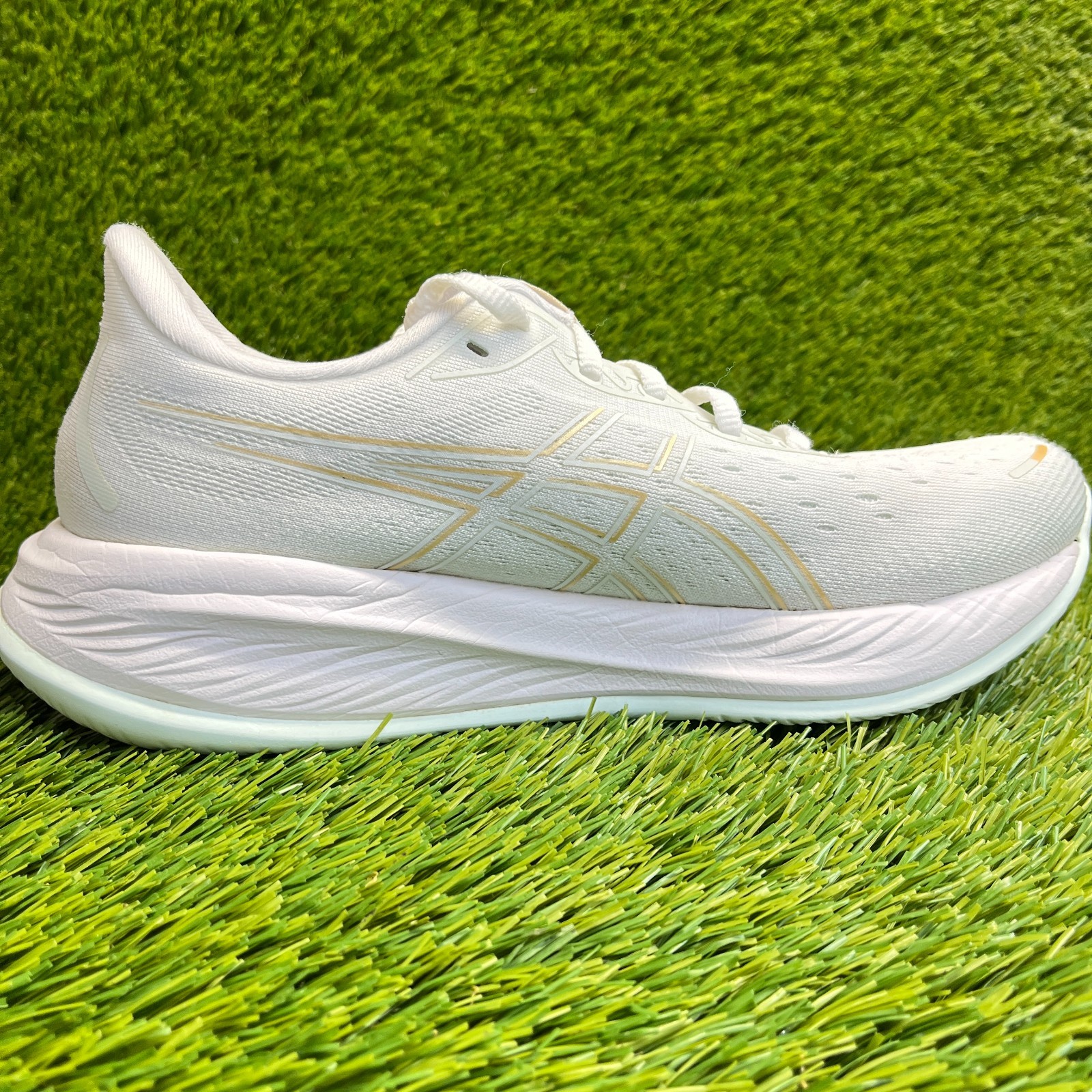 Asics Gel Cumulus 26 Womens Size 9.5 White Gold Athletic Running Shoes Sneakers thumbnail 5