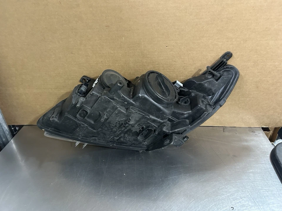 ✅2008 -2011 Saab 9-3 Right Passenger Side Headlight Xenon  HID OEM - Image 4 of 4
