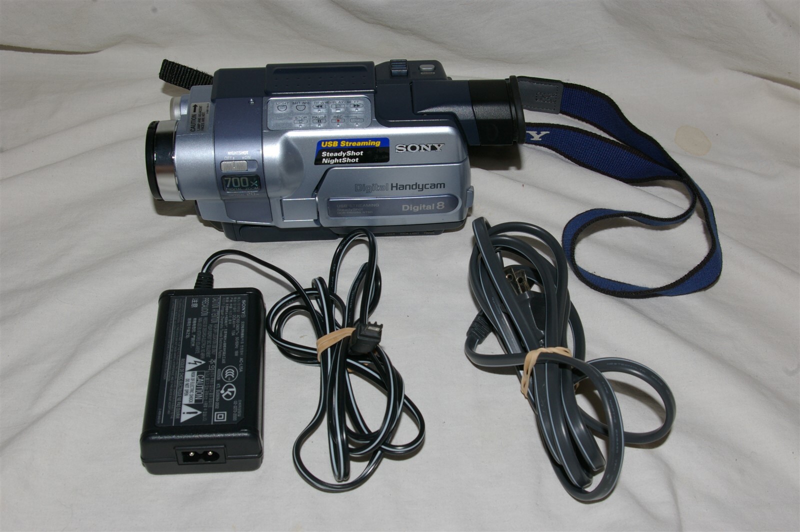 Sony Handycam DCRTRV250 Digital 8 Hi8 8mm Camcorder PLEASE READ TESTED