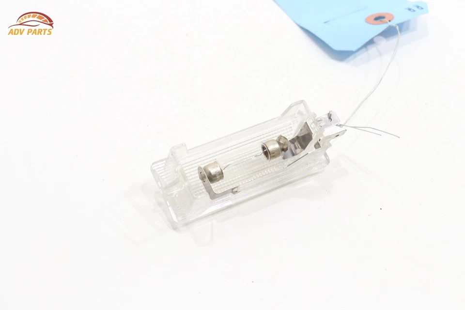 Aston Martin V8 Vantage 2007-2017 maletero interior izquierdo luz cortesía lámpara OEM Foto 4 de 4