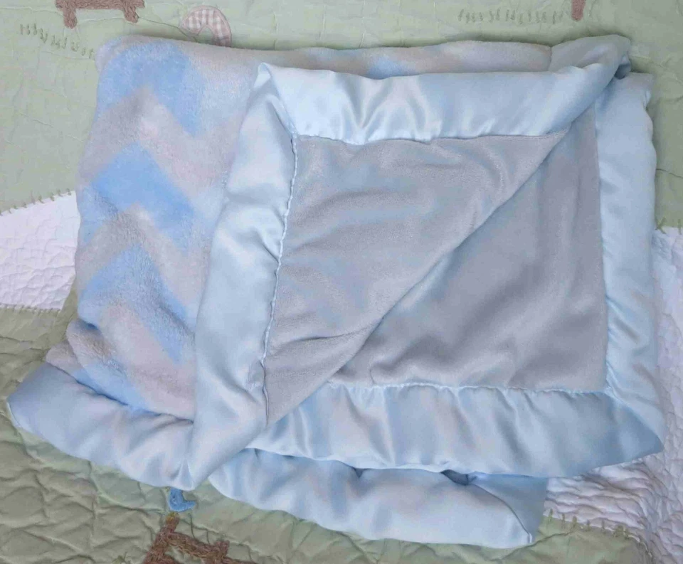Baby Essentials Gray Bear Blue ZigZag Chevron Plush w Satin Baby Boy Blanket EUC - Image 2 of 3