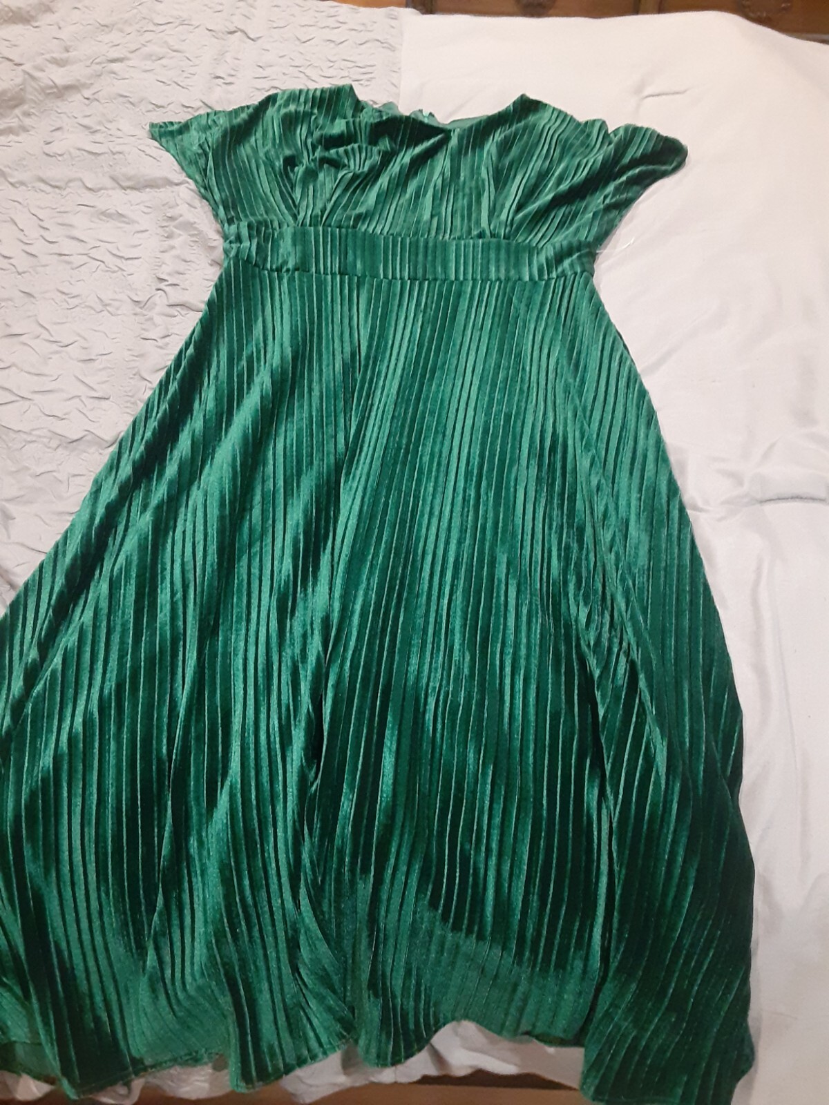 Alexia Admor Green Pleated Velvet Midi 