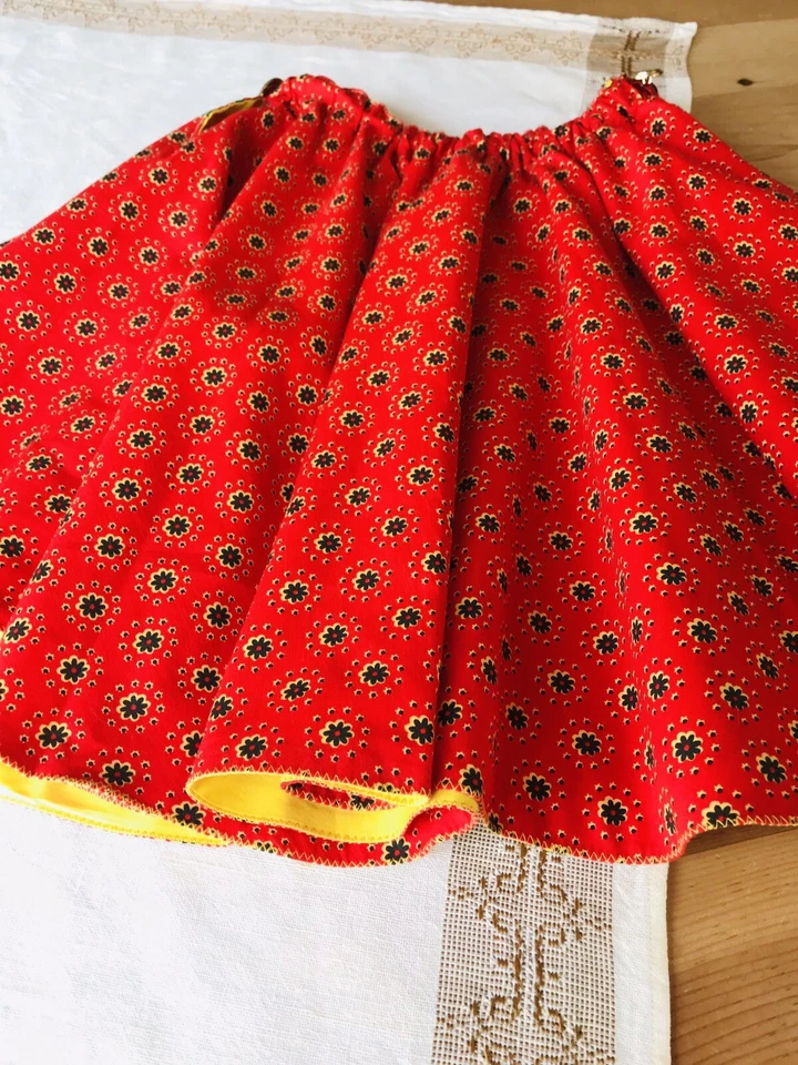 Vintage Handmade Circle Skirt Girls German Style Red Flowers Lined Size Med 8-10 - Photo 3/4