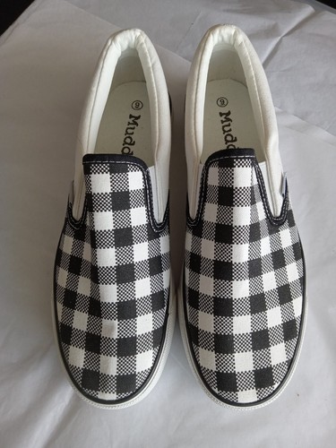 Size 9 black & white checkered sneakers by Mudd. NWOT's - Picture 2 of 7