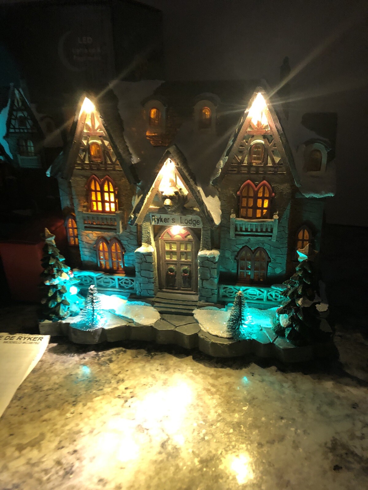 2018 Carole Towne RYKER’s HUNTING LODGE Bear Lighted Musical Christmas