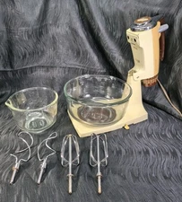 Vintage SUNBEAM Mix Master 12 SPEED with 2 Fire King  Mixing Bowls & 4 Beaters