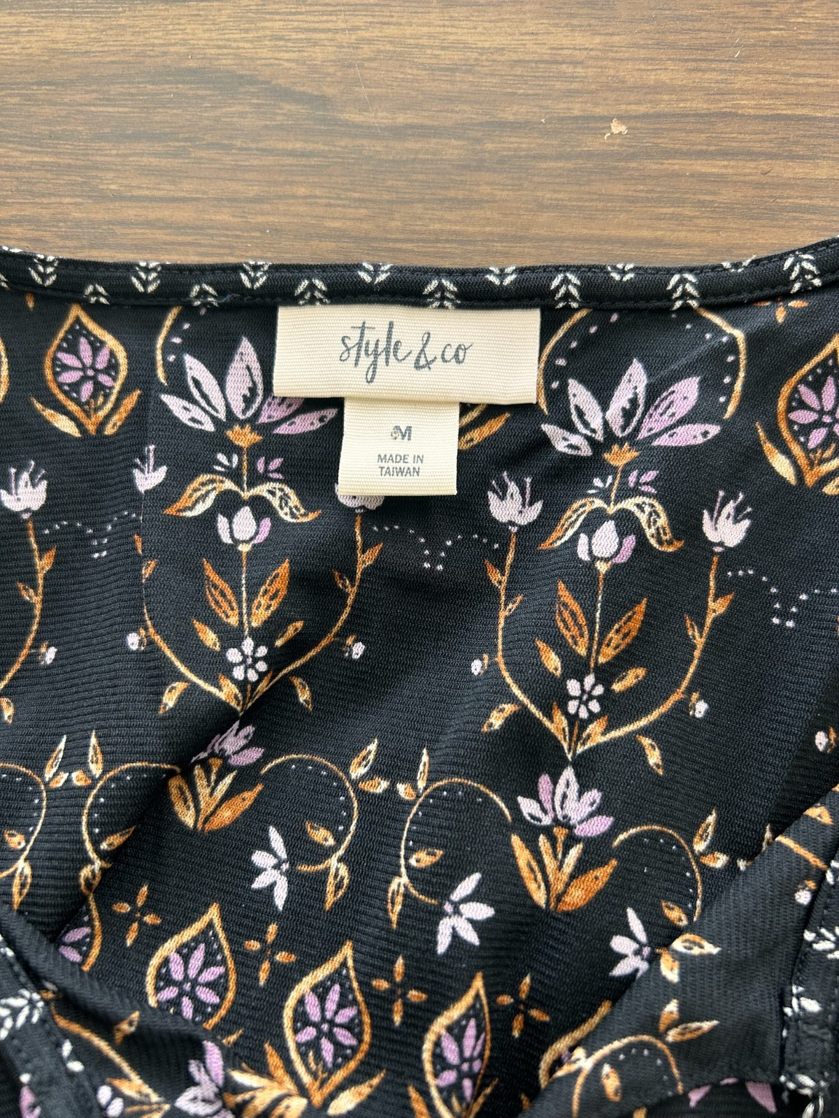 Style & Co blouse top Size M ruffled 3/4 sleeve and hem Boho V neck nylon