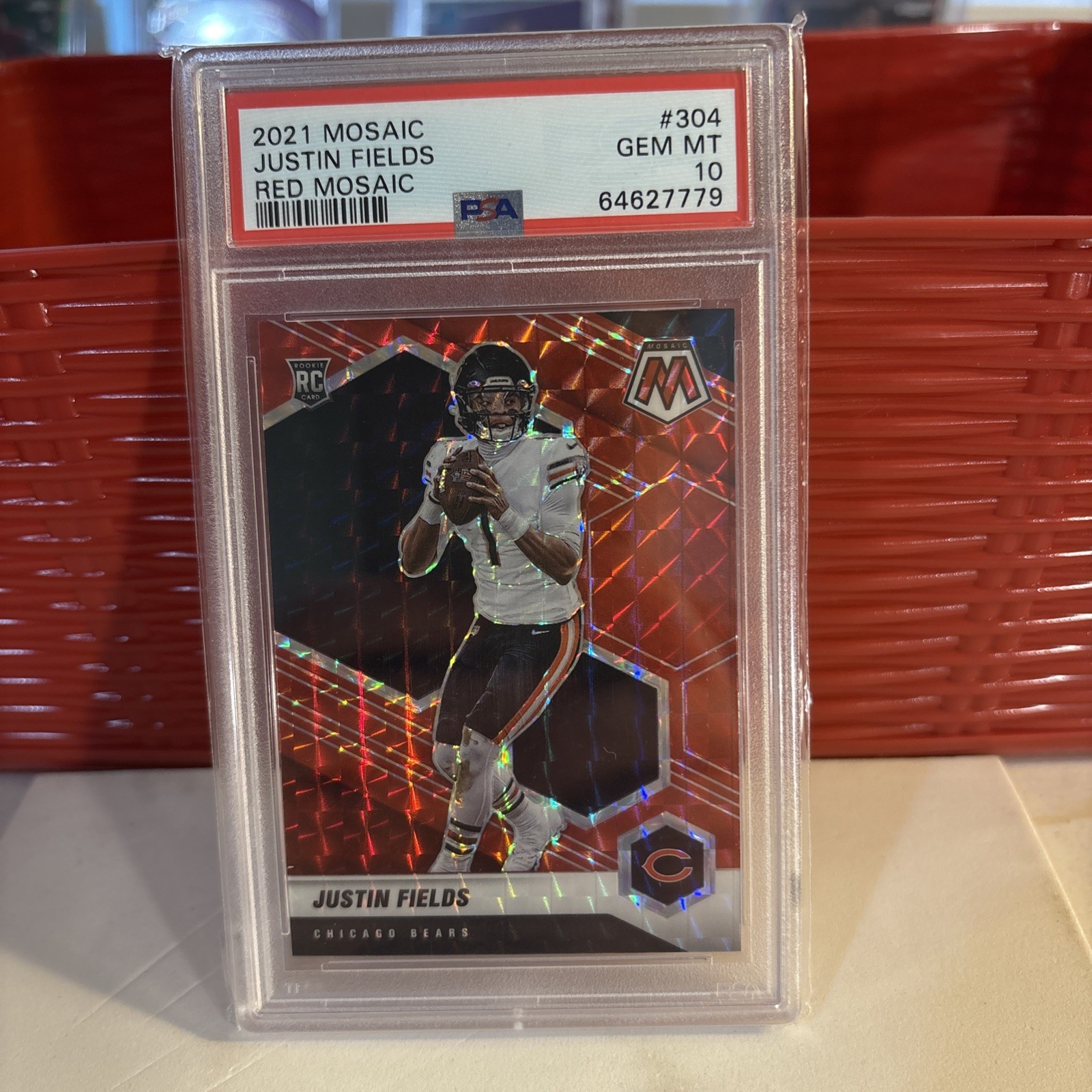 2021 Panini Mosaic - Rookies Justin Fields #304 Red Mosaic Prizm (RC)