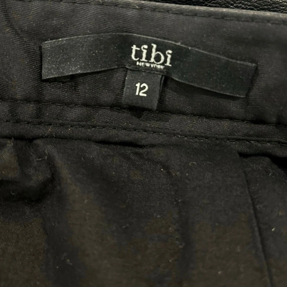 Falda asimétrica de retazos de cuero negro Tibi. Talla 12 Foto 4 de 4