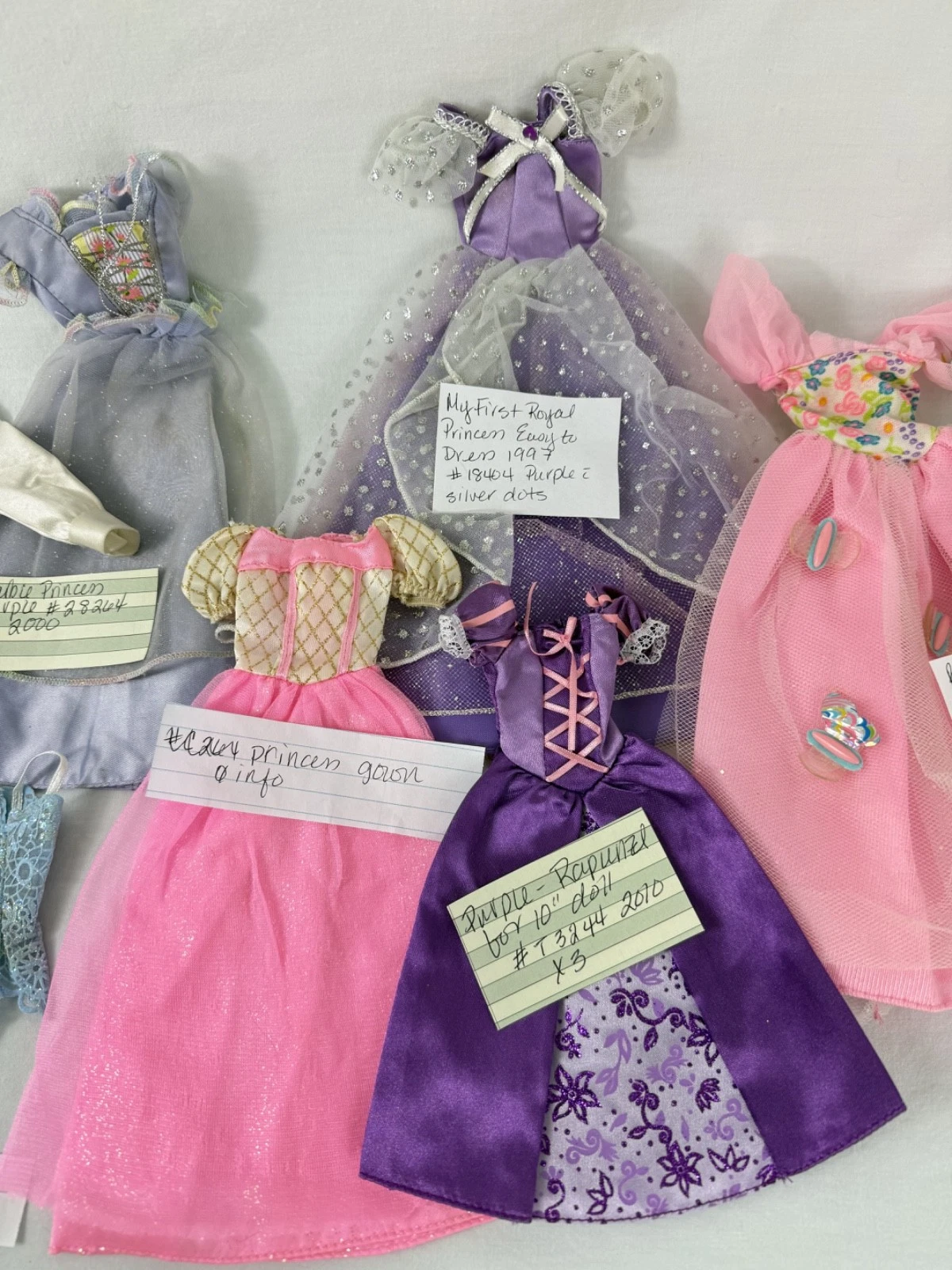 VETEMENTS Lotto Barbie Principessa Mattel con 5 Abiti Scarpe Principe Ken Outfit Accessori