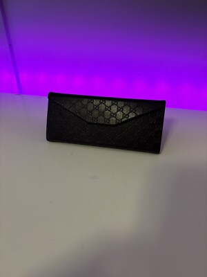 Gucci folding triangle hard eyeglasses/sunglasses case Gucci Triangle Hard Case in Brown Gucci Pattern - Speert  main image 3