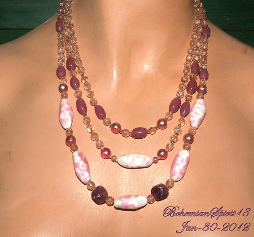 Antique Art Deco PINK CZECH ART GLASS Beaded Triple Strand Necklace - Picture 3 of 3
