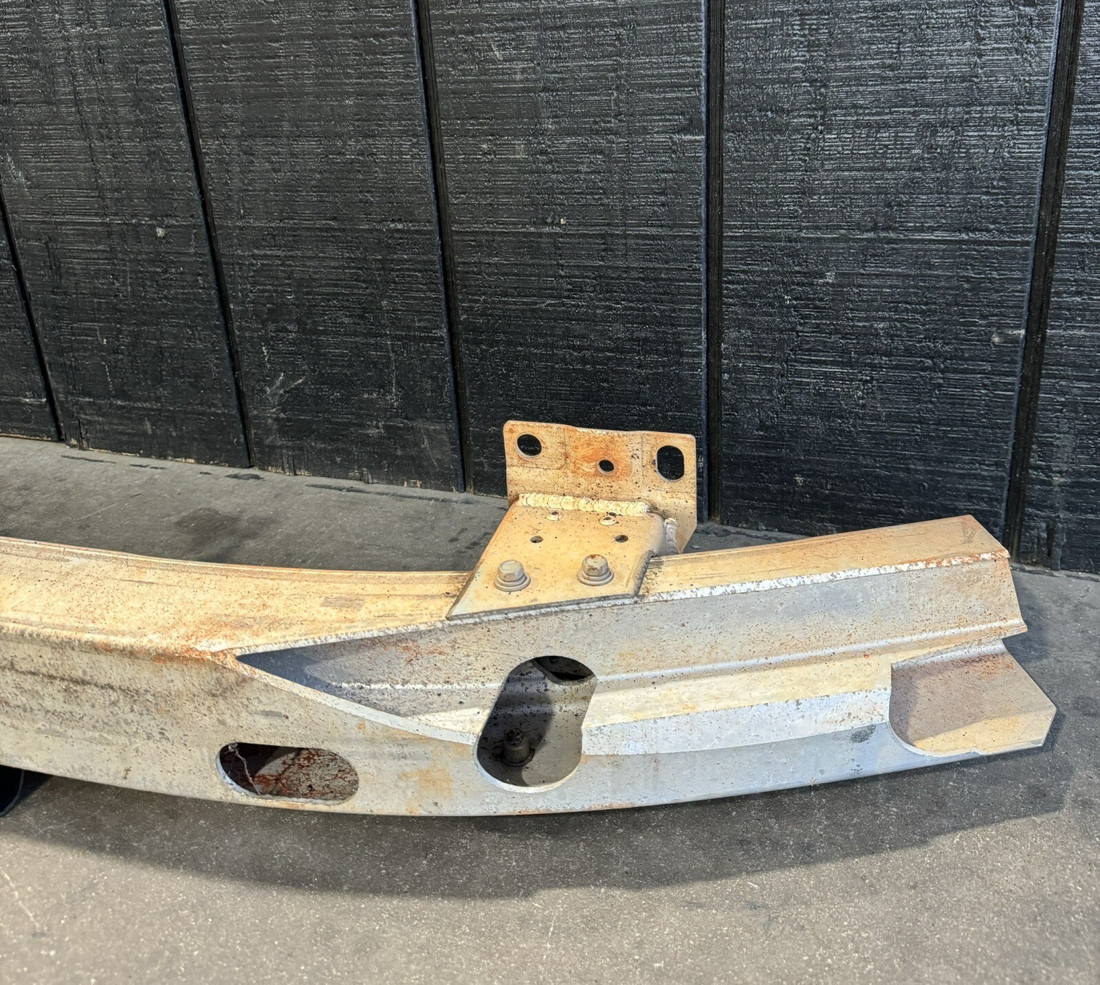 20142016 HYUNDAI EQUUS FRONT BUMPER REINFORCEMENT OEM eBay