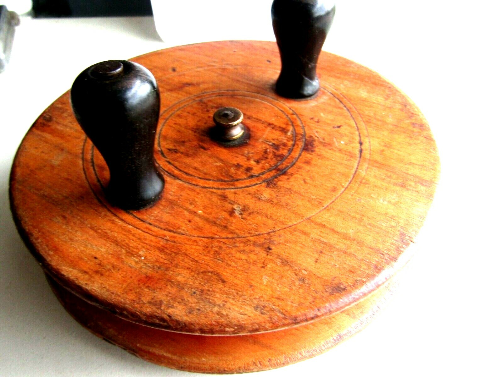 ANTIQUE LARGE WOODEN FISHING REEL 5 1/4 INCH DIAMETER POSSIBLE ALLCOCK NICE ONE