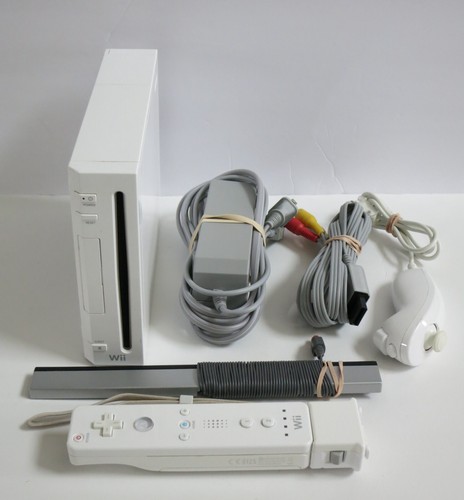 Nintendo Wii Gaming Console Bundle White RVL-001, w/ Controller, Nunchuk Tested
