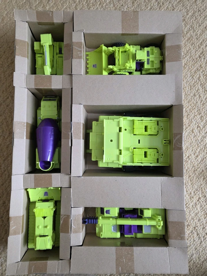 Takara Tomy Transformers Unite Warriors Devastator UW-04 Action Figure - Image 3 of 4