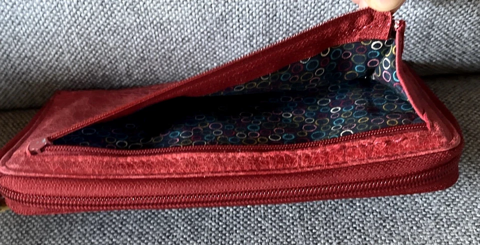 Cartera sin asas FOSSIL cremallera alrededor cuero rojo San Valentín corazón retazos Foto 4 de 4