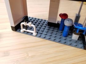LEGO City 7641 City Corner Complete Bus Stop Street Shop Town 60031