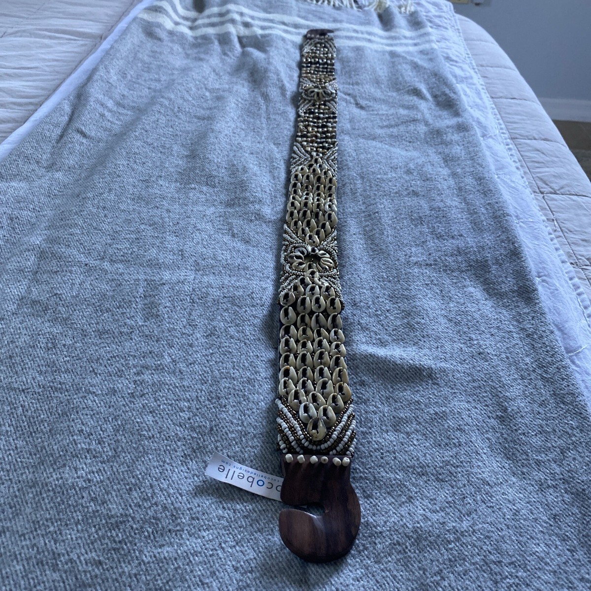 NWT Anthropologie CocobeloeKomodo Papua Shell belt with Wooden Clasp s-l1200.jpg main image 3