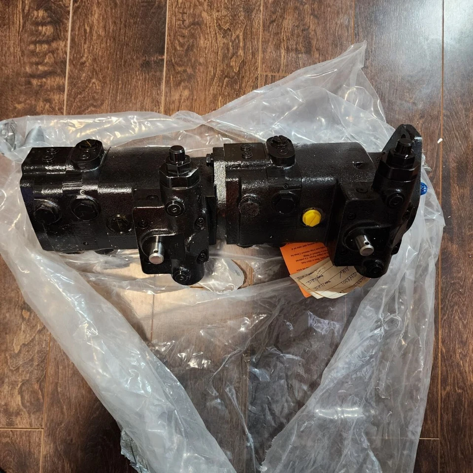 OilGear PVWC-011 Variable Displacement Axial Piston Pump LH70018-876 - Image 3 of 4
