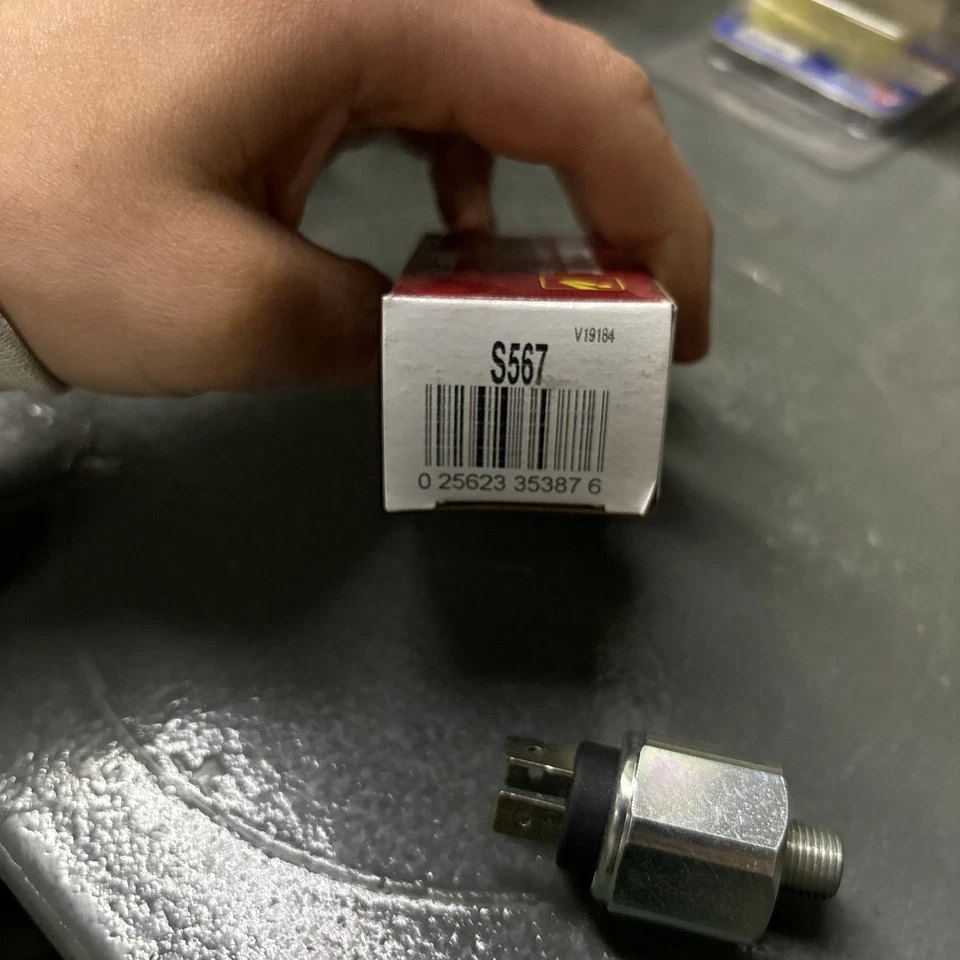 Intermotor BWD S567, interruptor de luz de freno, modelos seleccionados de Audi/Volkswagen/Porsche Foto 2 de 4