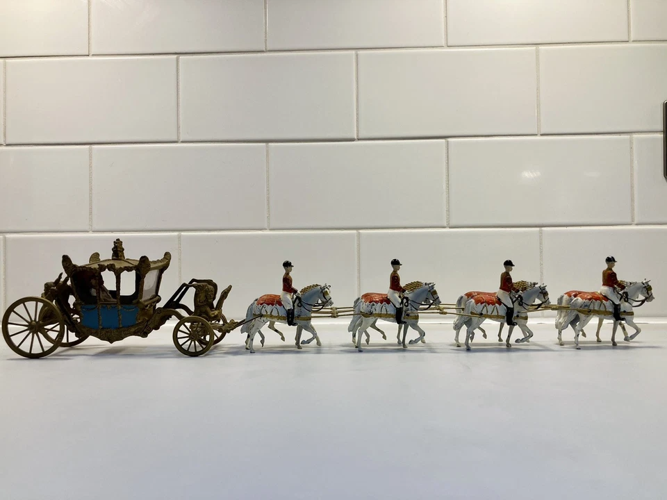 Coronation Coach & Horses 1953 usado por la reina Isabel II por Britains Toy Co Foto 4 de 4