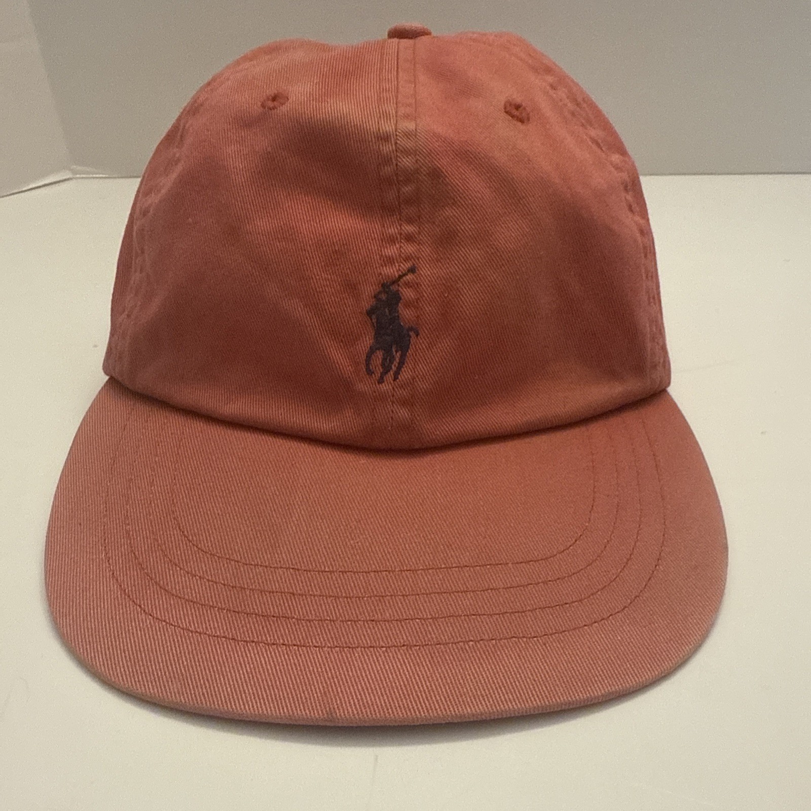 Cappello Polo Ralph Lauren papà berretto tessuto rosso sbiadito cinturino invecchiato posteriore logo pony
