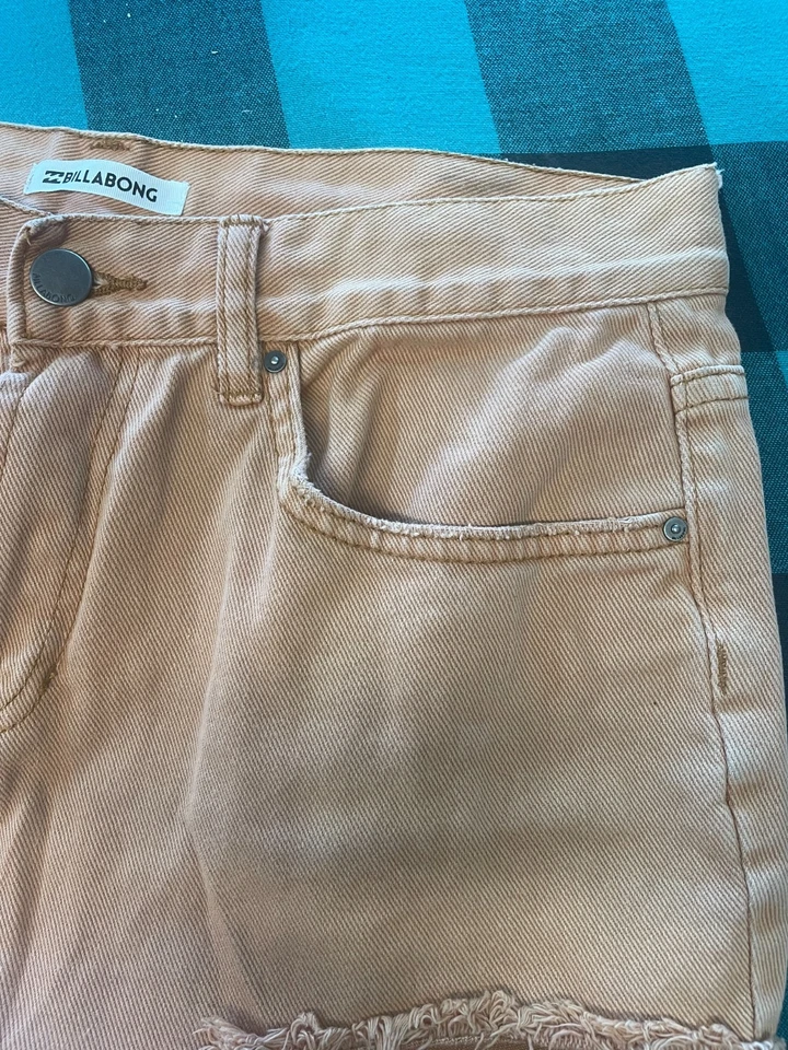 Pantalones Cortos de Denim Billabong Para Mujer Corte Talla 29 Bronceado Deshilachado Dobladillo Tiro Alto Informales Foto 2 de 4