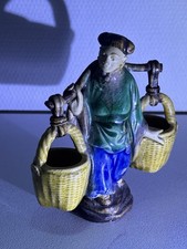 Figure Chinoise ancienne biscuit en Porcelaine. Abîmée au niveau du